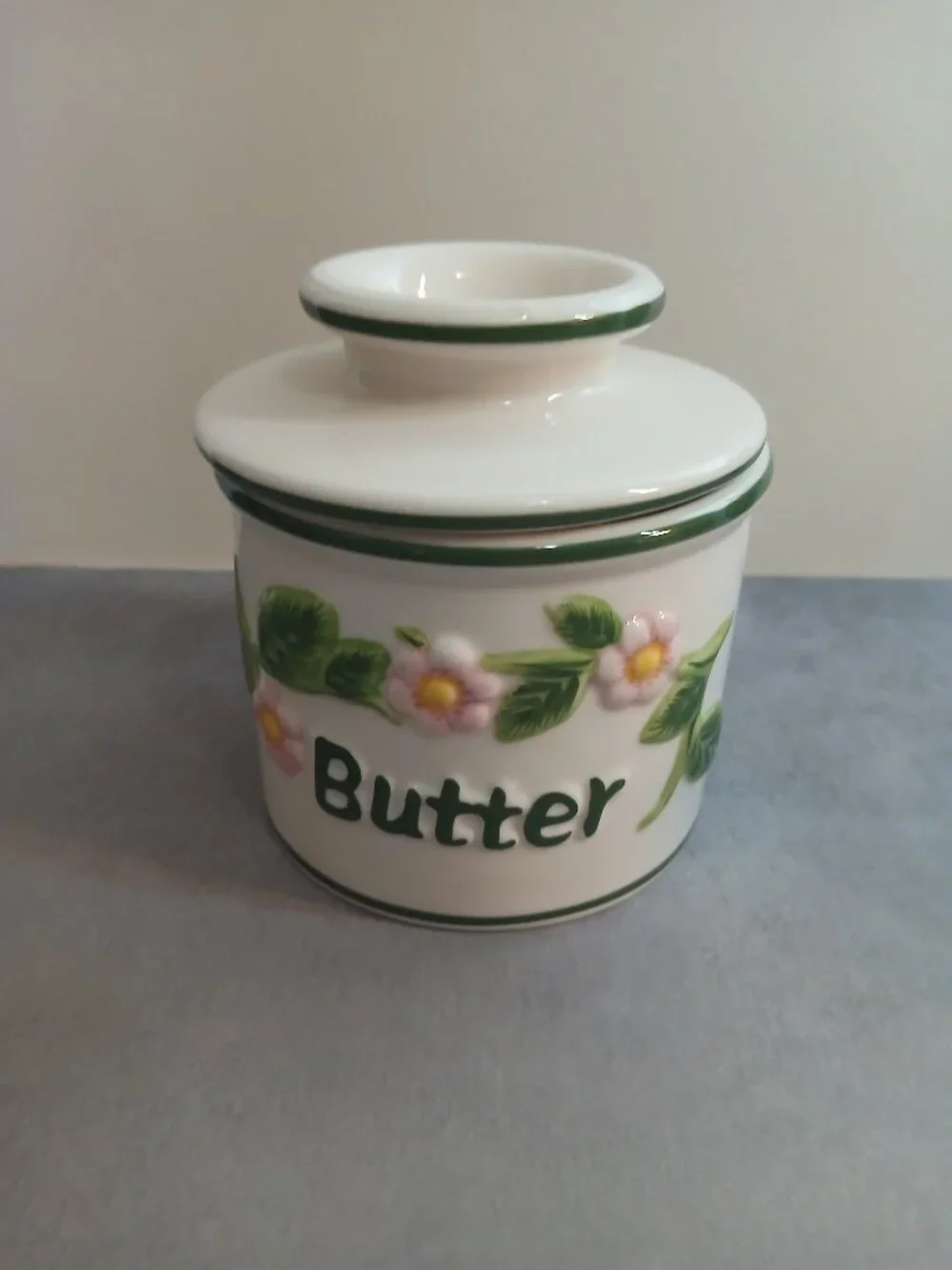 2000 L. Tremain Butter Bell/Beurre Crock with Embossed Flowers